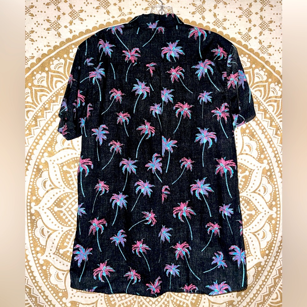 ✨HP✨ MEN’S “RIP CURL” BLACK BUTTON-DOWN SHIRT W/ MULTI-COLOR PALM TREES, SIZE M - Picture 5 of 6
